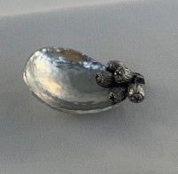 FIVE GUMNUTS TEA SCOOP